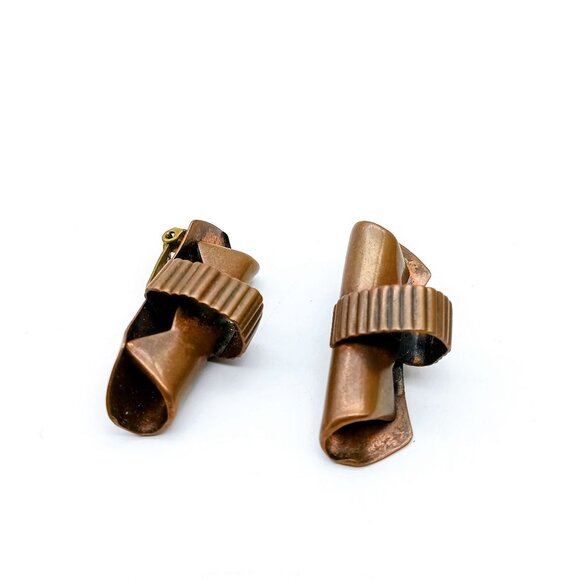 Vintage Modernist Sculptural Bronze Earrings, Brutalist Abstract Rolled Art Clip - Picture 4 of 5